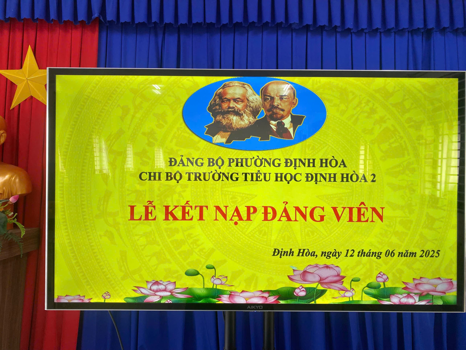 LỄ KẾT NẠP ĐẢNG VIÊN MỚI