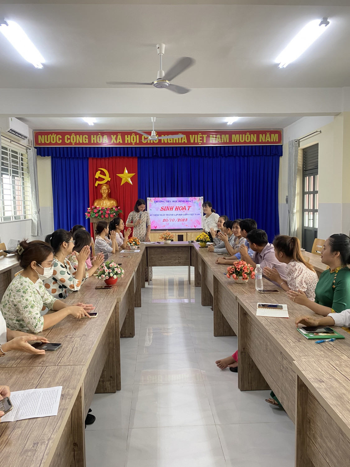 Họp mặt kỉ niệm 20/10/2023